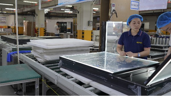 从中山到台州，中国浴室镜产业带大起底：为什么大牌都出自这两个地方？